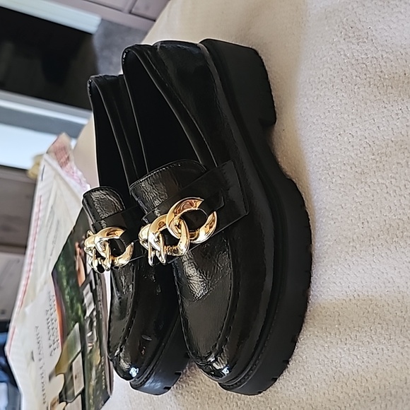 AWESOME SODA 90S STYLE CHAIN LUG PATENT LEATHER LOAFERS - Picture 8 of 9